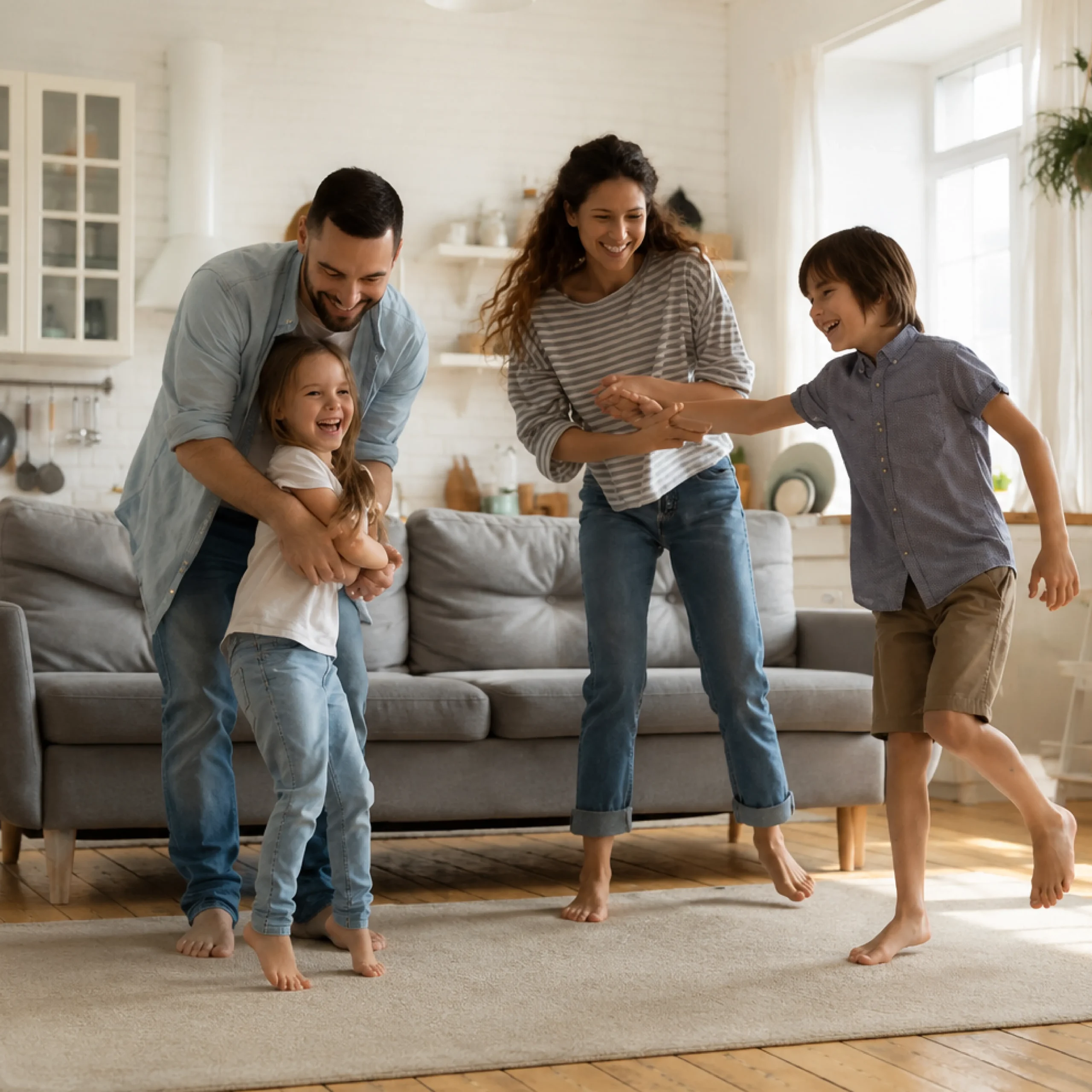 Familia disfrutando de su hogar